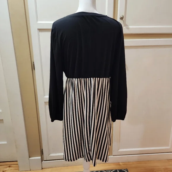 SHEIN Women's Vertical Stripped Print Dress - Picture 7 of 13